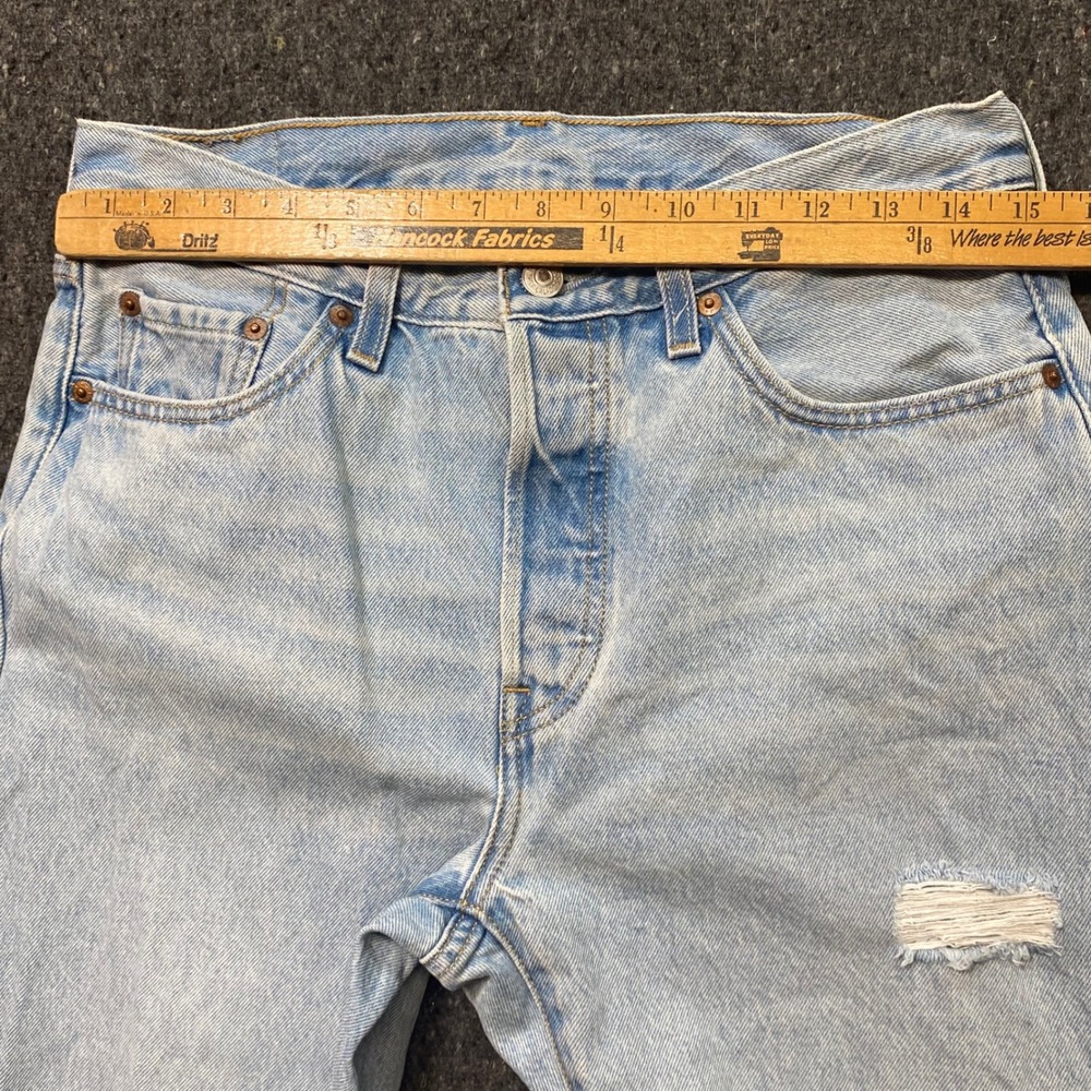 Levi 501 Original Fit Jeans Sz 29 Mens Light Blue Grunge Distressed Button Fly - Picture 9 of 13